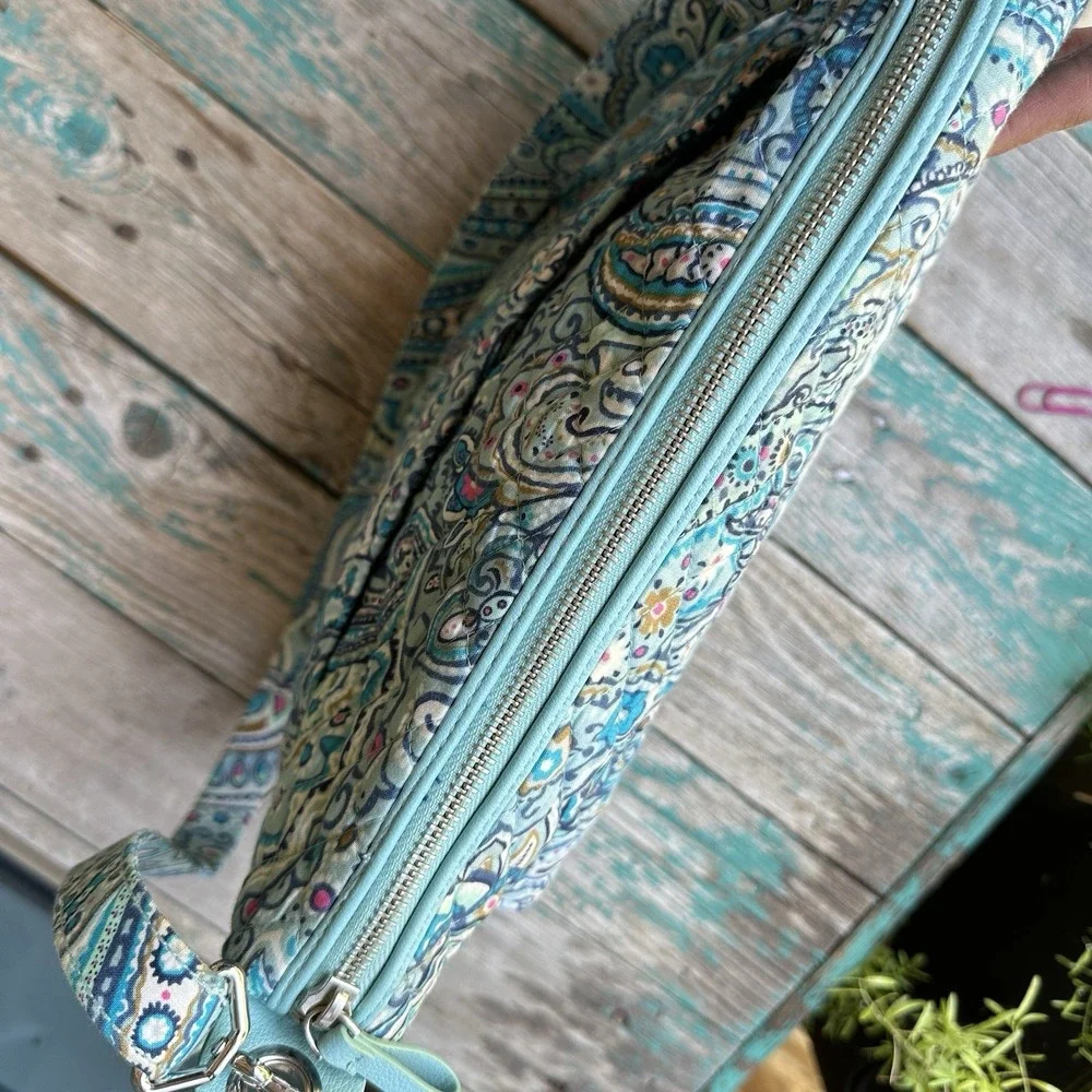 Vera Bradley Carson Shoulder Bag 13x9 Inch Daisy Dot Paisley Blue Pockets Zip